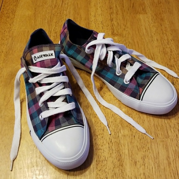 airwalk canvas shoes